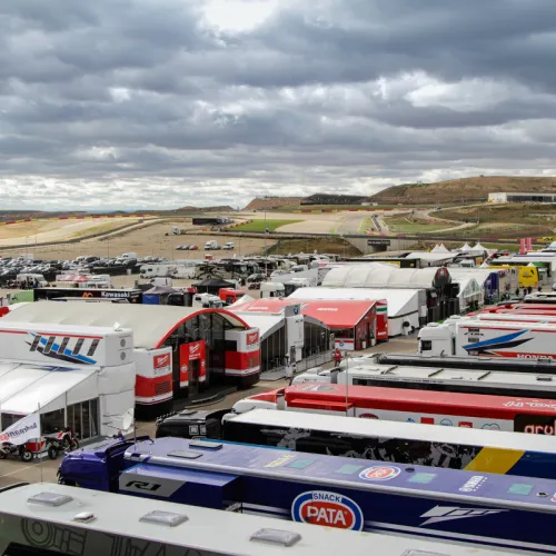 El espectáculo de las Superbikes arrancó este jueves en MotorLand con un Open Paddock
